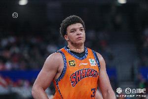 九游体育app-回上海？洛夫顿18分钟8投仅1中 罚球10中9拿到11分9板