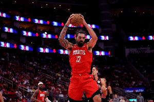 九游体育-乌度卡：亚当斯正在处理手腕酸痛的问题 他今天本可以上但没必要