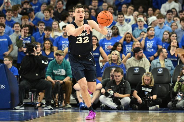 九游体育官网入口-大学六年报销一年！名记：快船签下大龄落选前锋扎克-弗里曼托