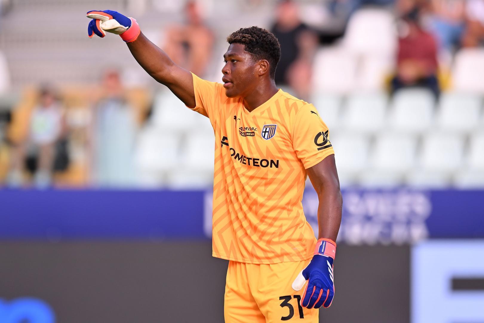 九游体育app-记者：米兰和那不勒斯曾想压哨签下铃木彩艳，被球员本人拒绝