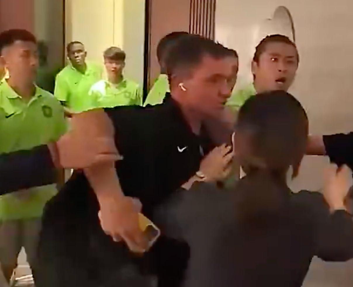 国安0-6后怒怼球迷!董事长开会反思 媒体人:想起一个愚蠢的球员