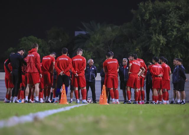 1703489943416020856.jpg 九游体育中国官网-塔吉克斯坦欲与国足同酒店 1月4日过招中国香港