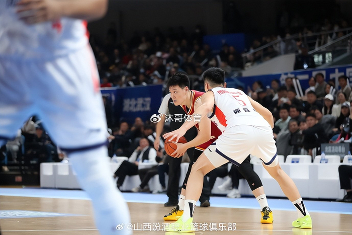 CBA俱乐部杯:诺威尔39分主导, 山西末节发威双杀广州3连胜晋级八强