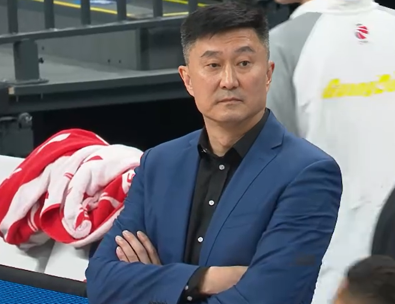 九游体育-输上海40分！杜锋有4个败笔，是广东队输球的主要因素